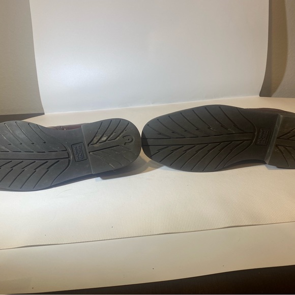 Black, Wing Tip, Mens Dress shoe by Florsheim in size 9.5. - Picture 5 of 7